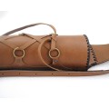 kołczan pleciony rzemieniem z pierścieniami jasnobrązowy.JPG